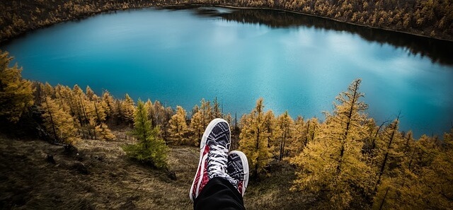 ayakkabı ve göl